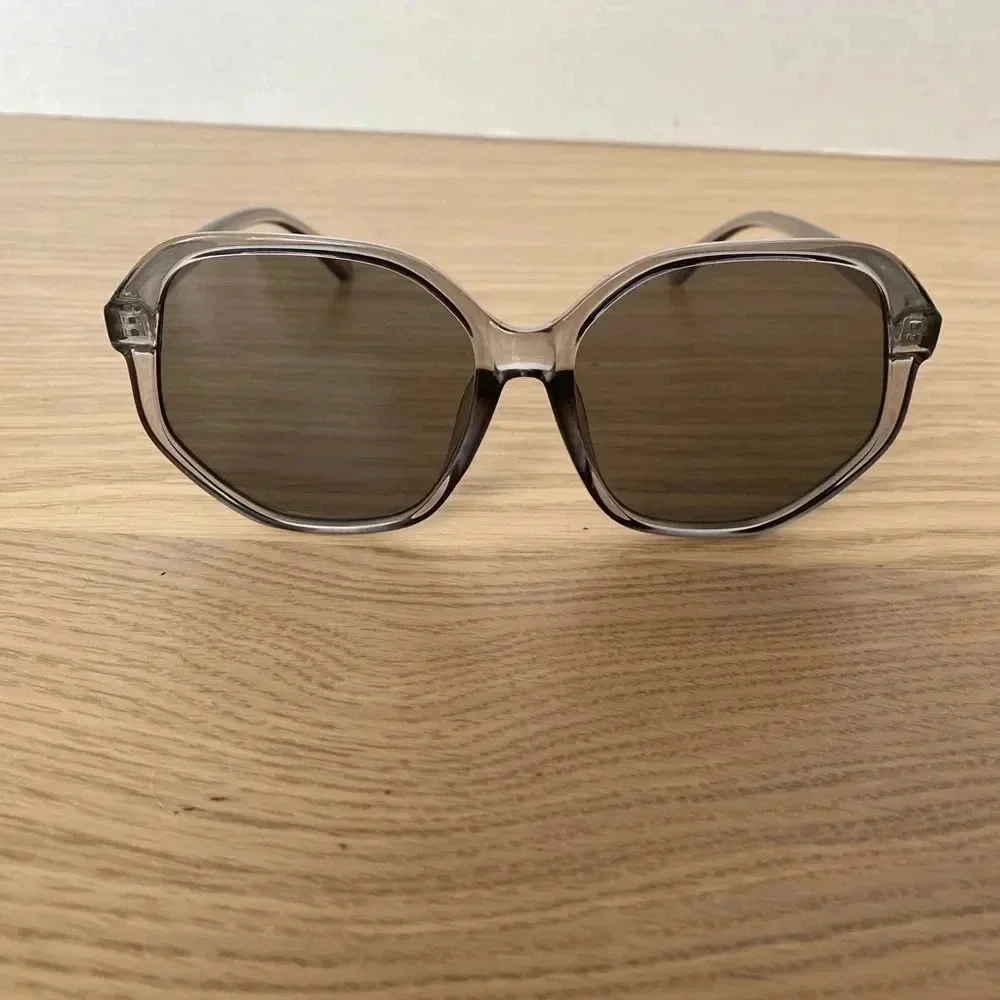 🆕Fashion Plastic Grey Sunglasses🆕